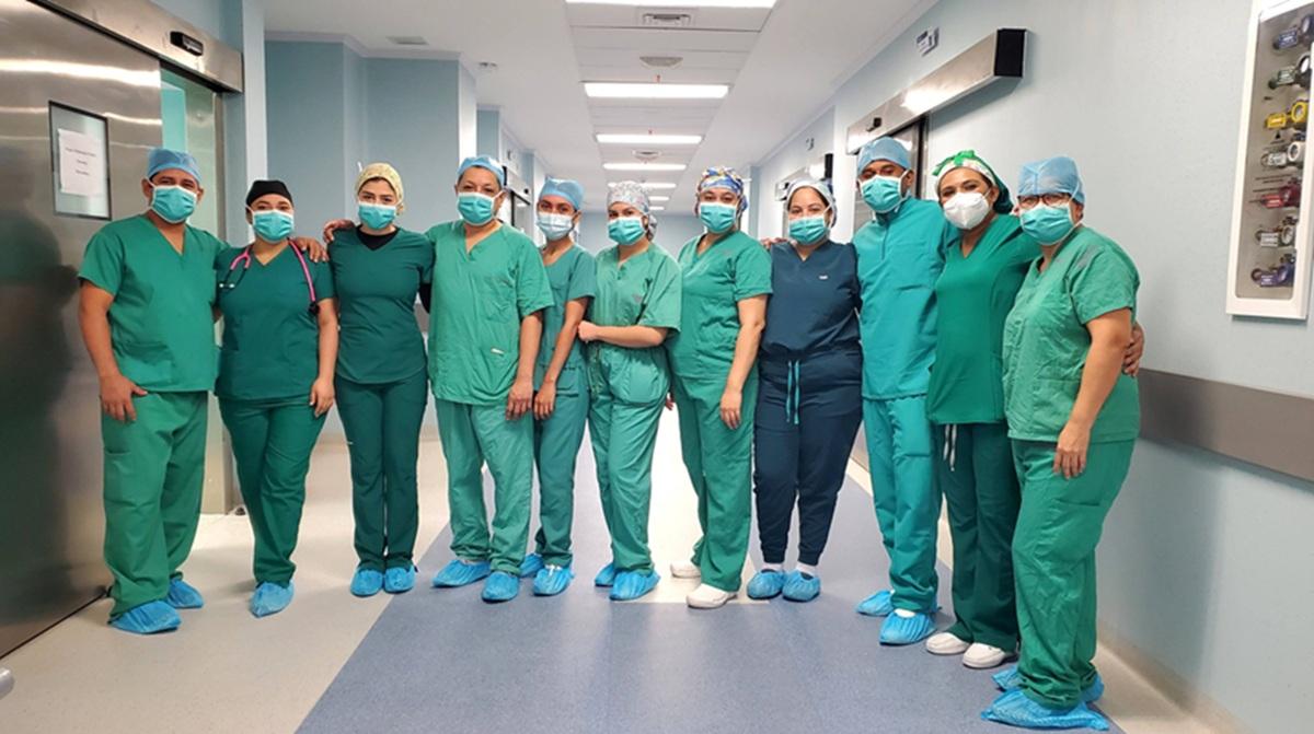 Hospital Rosales convierte sábado en jornada histórica: especialistas de seis departamentos operan cataratas masivamente