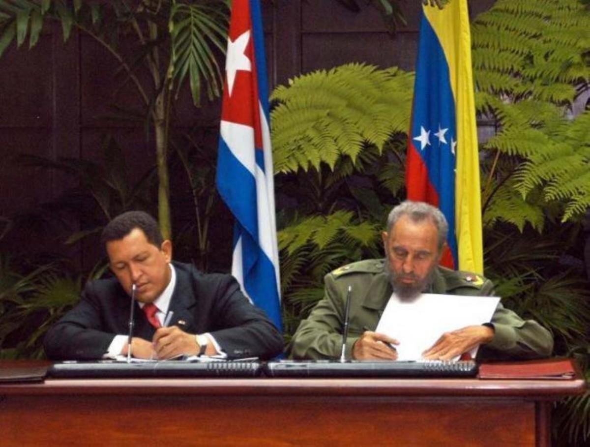 El Comandante Hugo Chávez junto al Comandante Fidel Castro