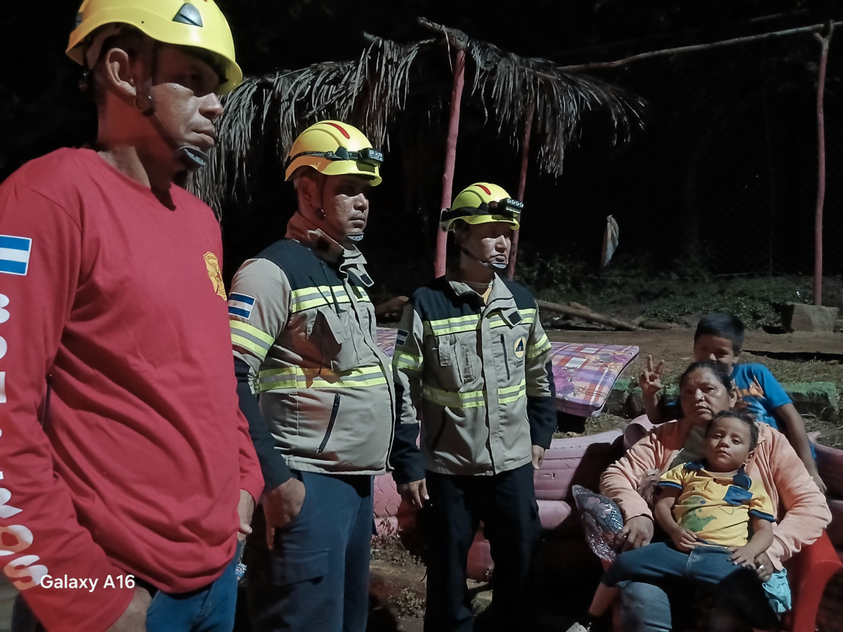 Incendio en Granada causa graves daños materiales