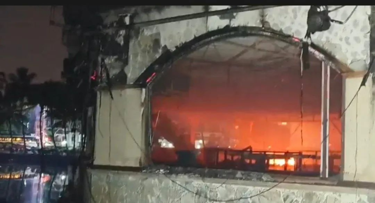 Incendio en club de La India mata a 25 personas: ¡Tragedia nocturna en plena temporada turística!