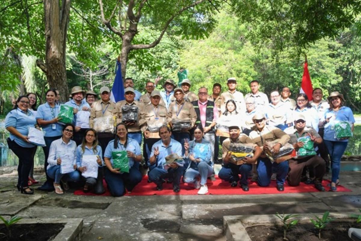 MARENA refuerza seguridad laboral con nuevos uniformes 2026