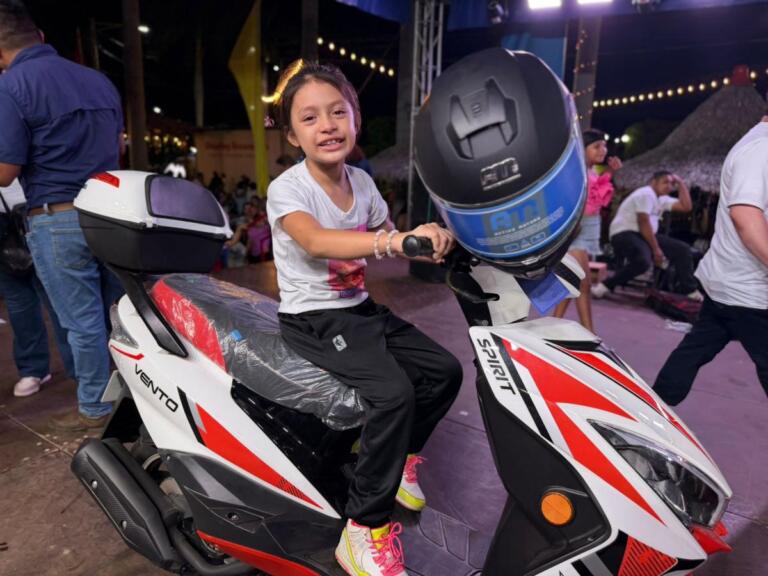 Niña tiktoker Aisha Luna gana la moto del Ya Fest 2025 de Tu Nueva Radio YA