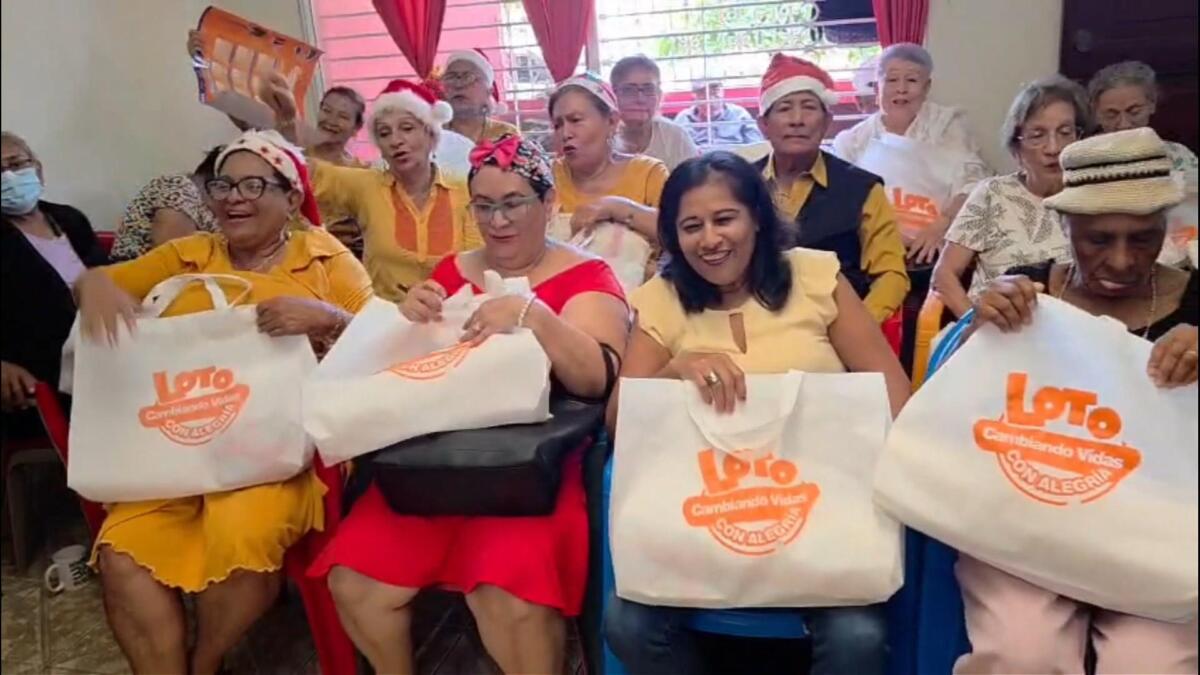 LOTO Nicaragua celebró navidad con niños y adultos mayores