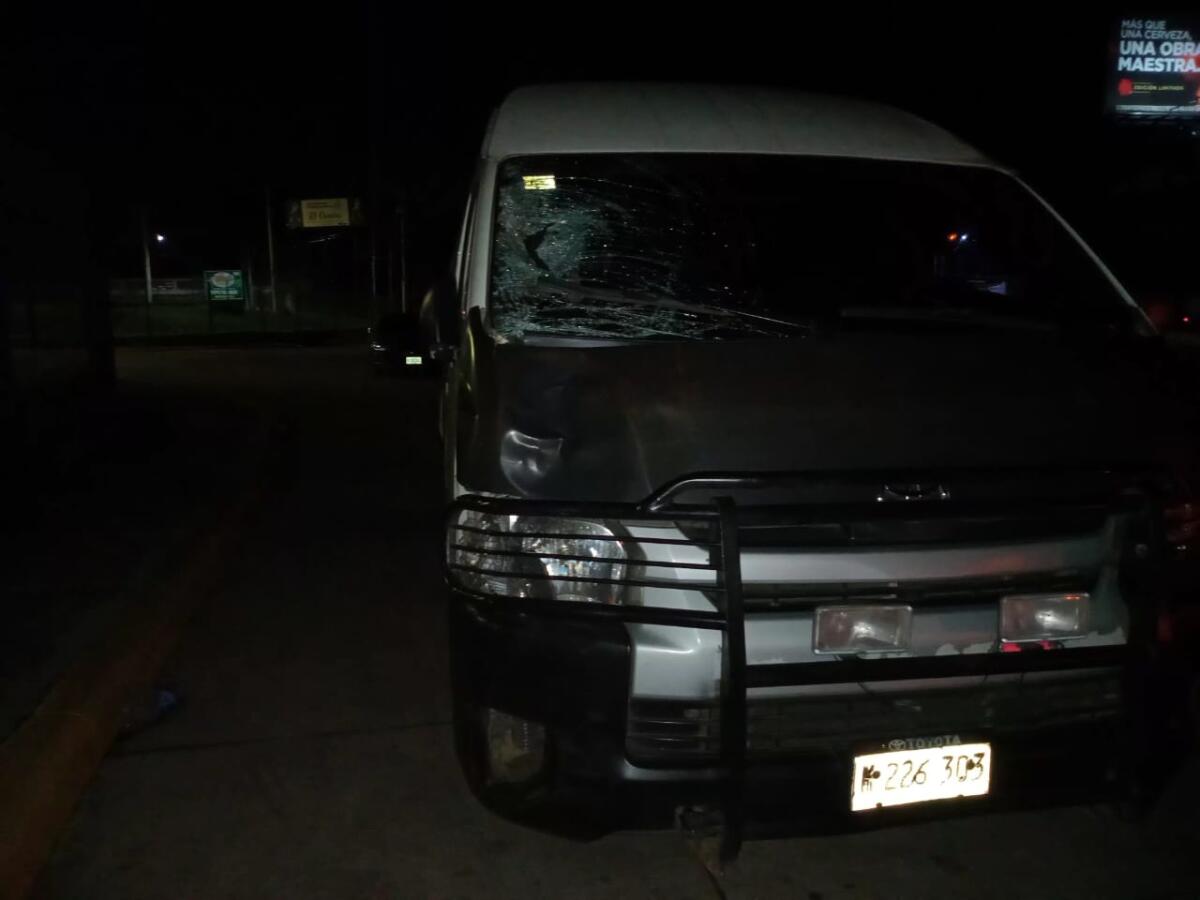 microbús Toyota placa M 226 303