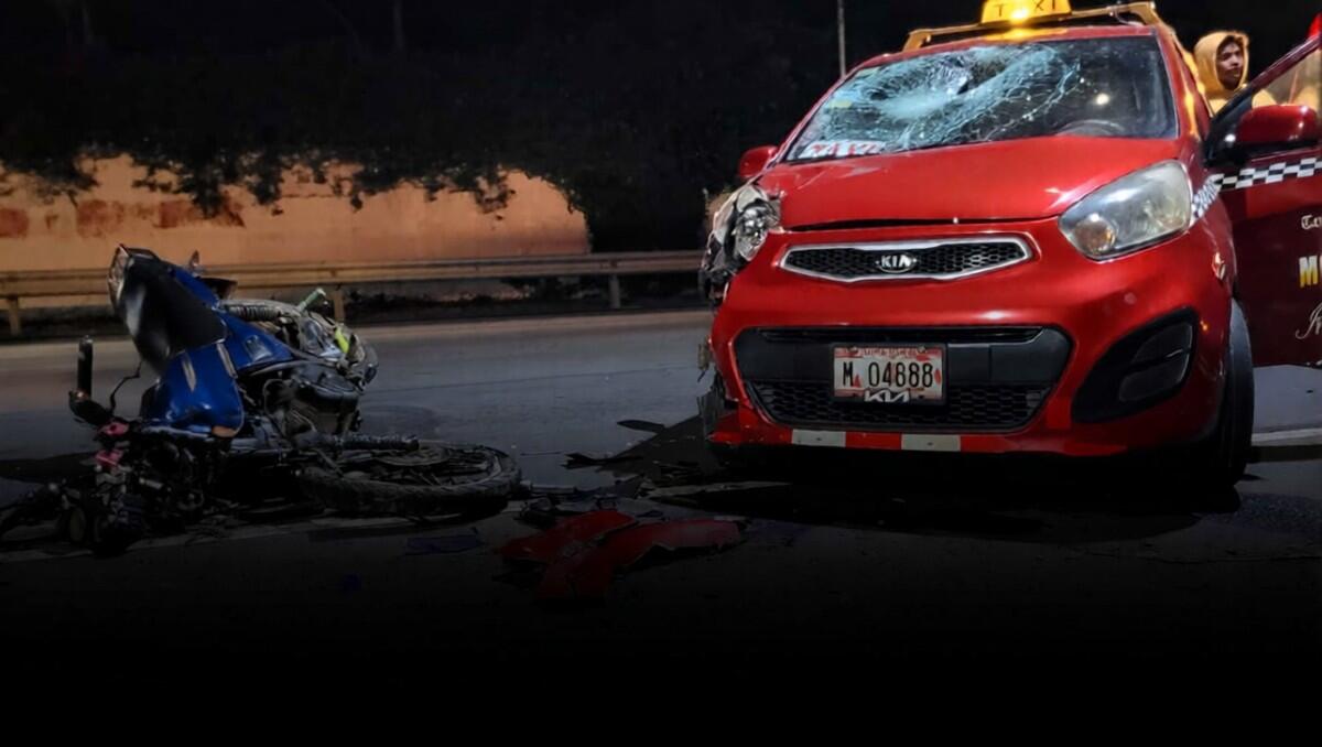 Grave accidente de moto y taxi en barrio Hilario Sánchez