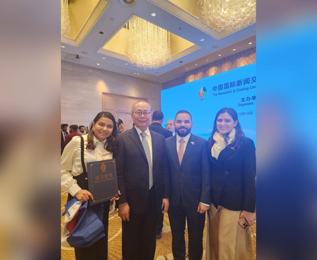 Red de Comunicadores JS19J gradúa especialista tras programa intensivo en República Popular China