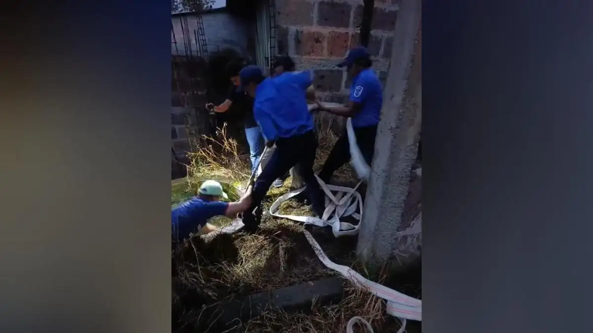 Joven rescatada con vida tras caer a un pozo en Chontales