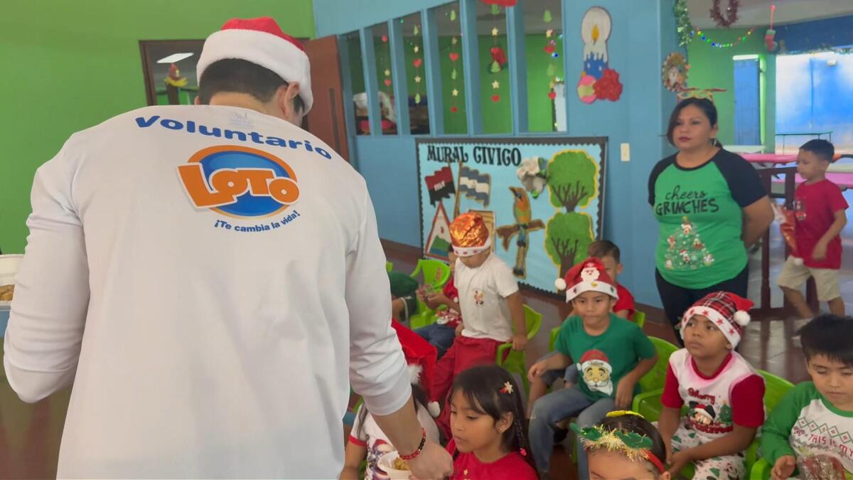 Voluntarios de LOTO celebraron navidad con sectores vulnerables