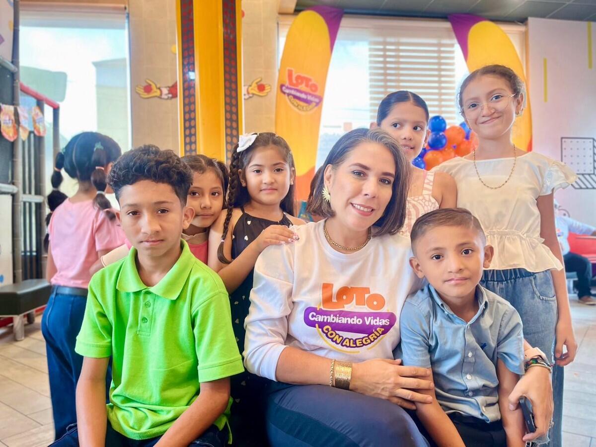 LOTO llevó alegría navideña a niños quemados de APROQUEN