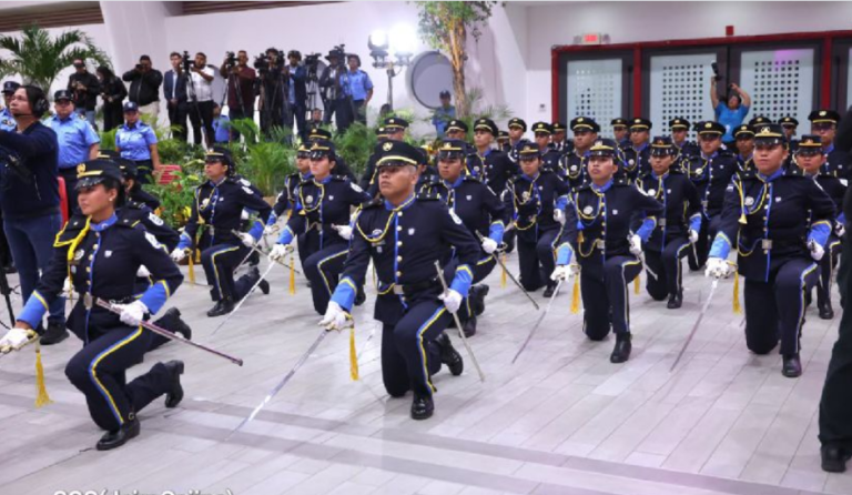 Cadetes de la Policía Nacional se gradúan en acto dedicado a Leonel Rugama y a Héroes de San José de las Mulas