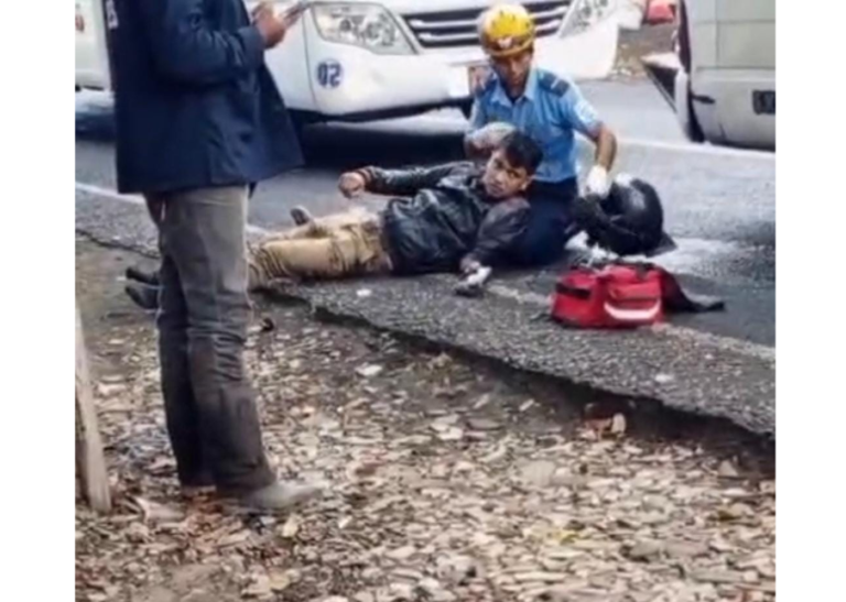 Accidente entre un motociclista y un microbús deja 2 lesionados, en La Concha, Ticuantepe