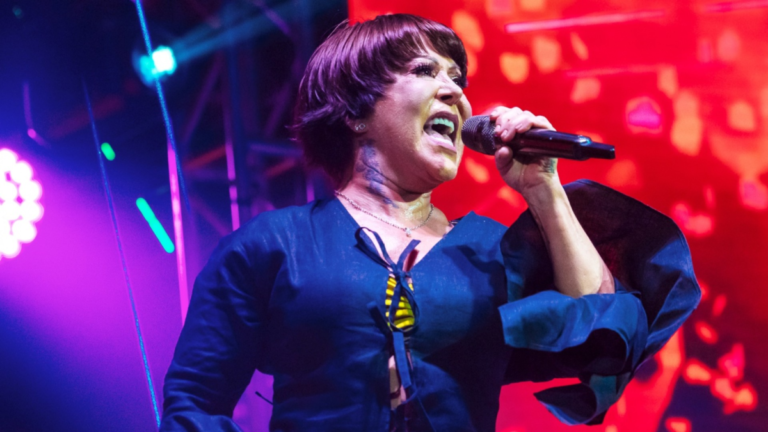 Alejandra Guzmán fue sometida a reconstrucción de columna vertebral