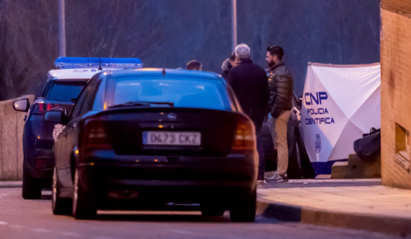 Encuentran muertos a pareja de jóvenes en un coche con la calefacción puesta en España