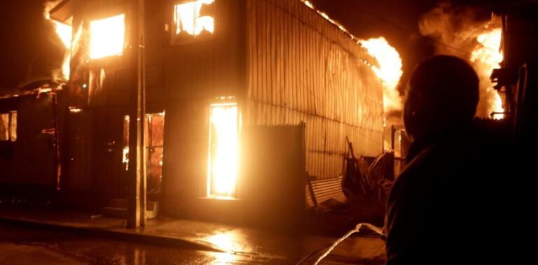 Al menos 16 muertos por devastadores incendios en el sur de Chile