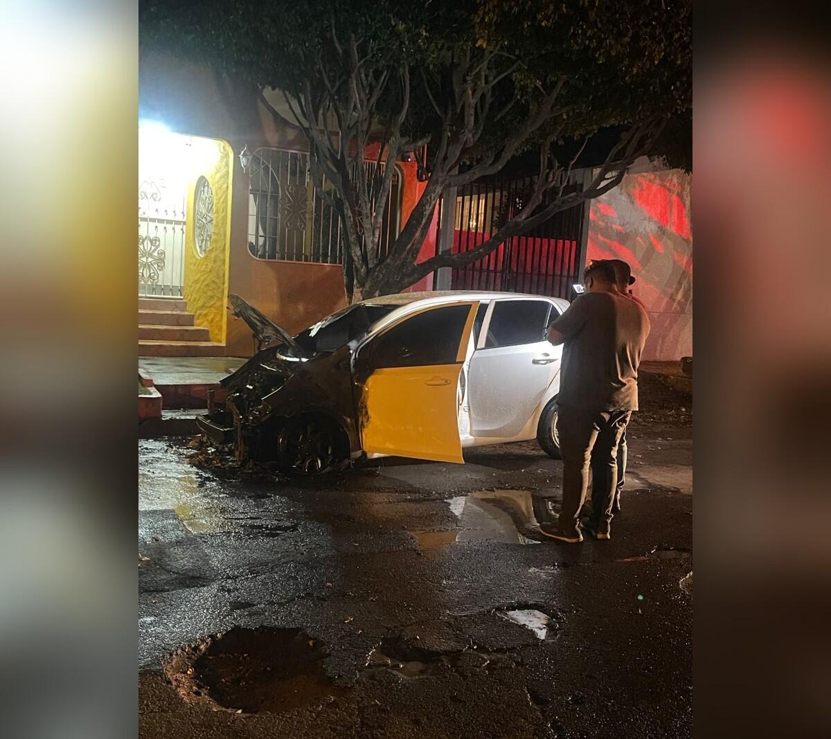 Incendio destruye un Kia Picanto en Managua