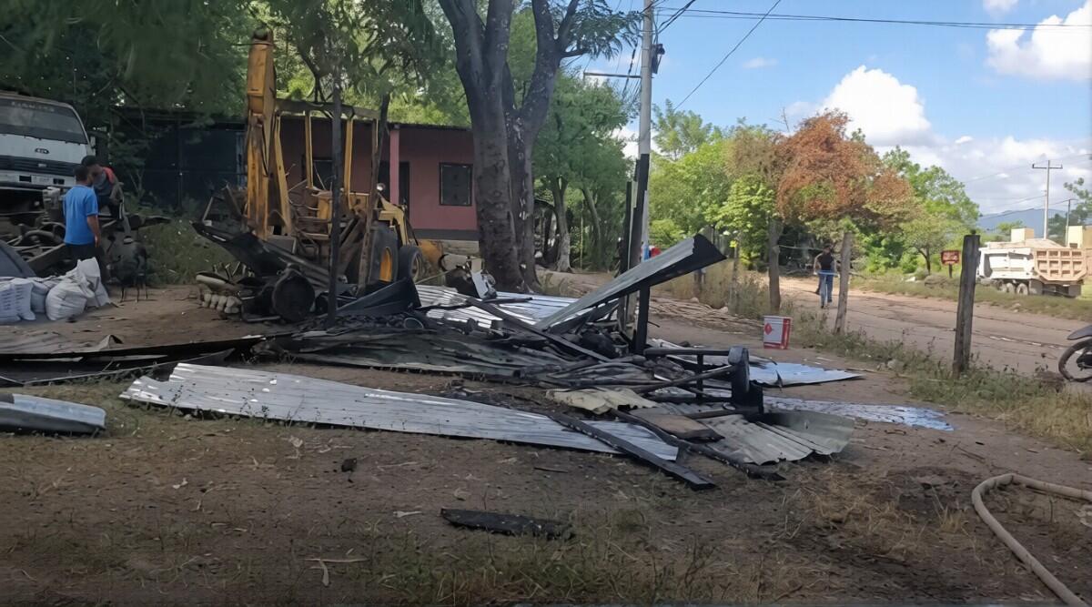 Se quema un kiosco en las afueras del Hospital Regional San Juan de Dios