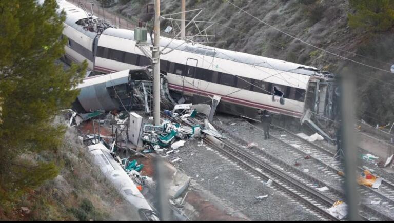 España: 40 fallecidos en el peor accidente de trenes ocurrido en décadas