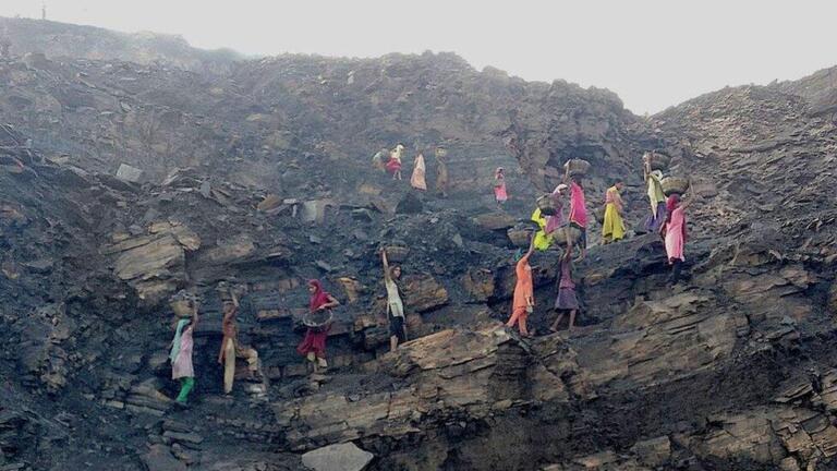 18 muertos tras explosión en mina de carbón en India