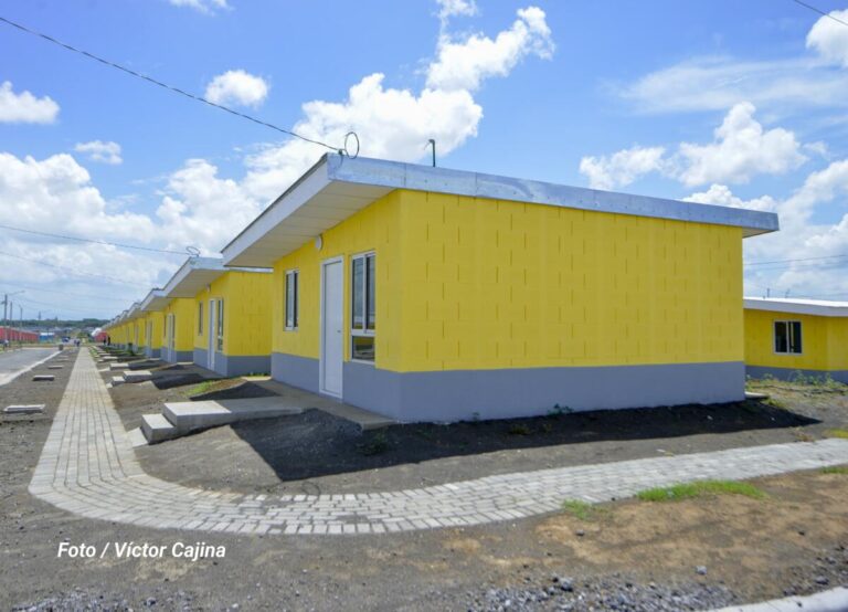 Gobierno de Nicaragua entrega viviendas a 100 familias más en Urbanización Nuevas Victorias