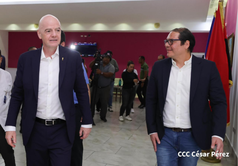 Presidente de FIFA felicitó a CMDTE. Daniel por el progreso de Nicaragua en los últimos años