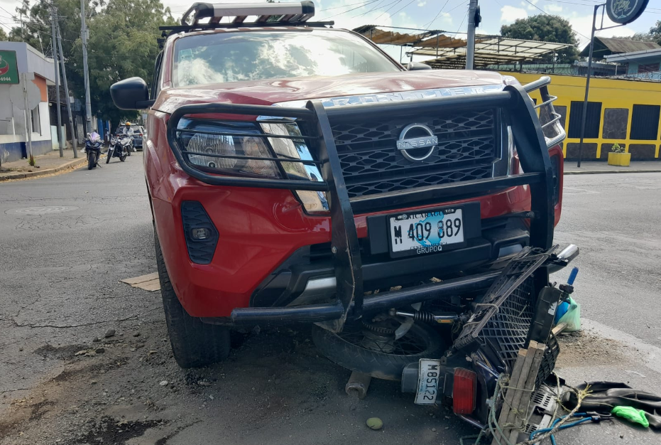 Conductor de camioneta se vuela señal de alto y arrolla a motociclista ...