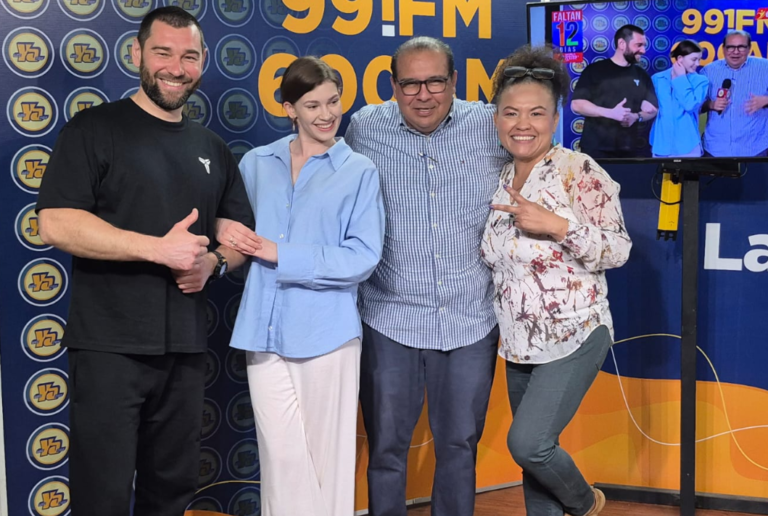 Periodistas de Bielorrusia visitan Tu Nueva Radio YA, donde bailaron el sabroso «Palo de Mayo»