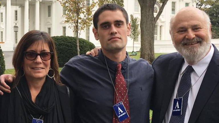 Actor Nicholas Reiner se declara no culpable del asesinato de sus padres