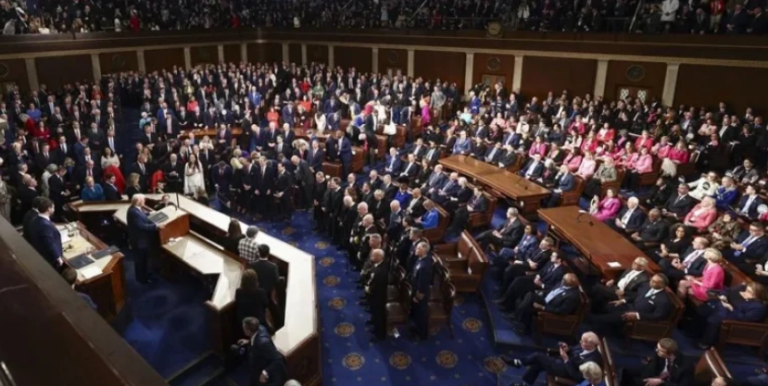 Congresistas de EE.UU. califican de ilegal ataque de Trump contra Irán