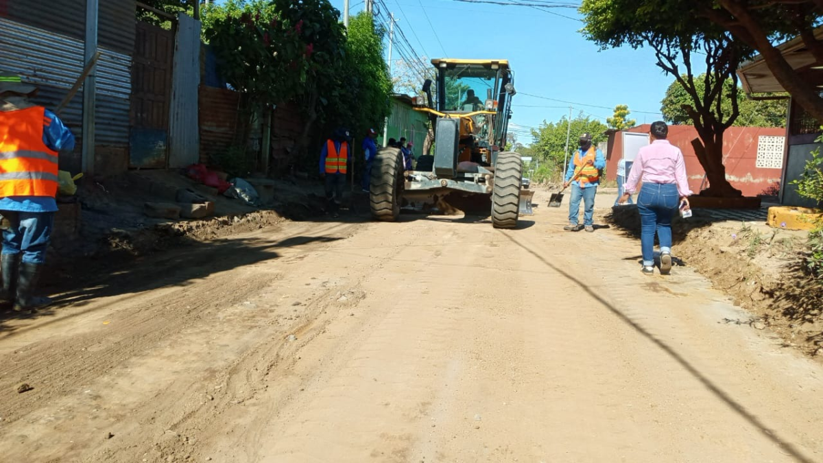Nuevas Calles Asfaltadas Mejoran Vida en Anexo Villa Libertad