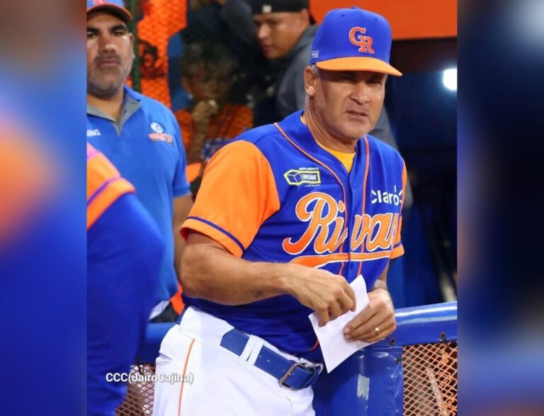 Omar Vizquel pide disculpas tras su comentario sobre los 30 años de retraso sobre el béisbol pinolero