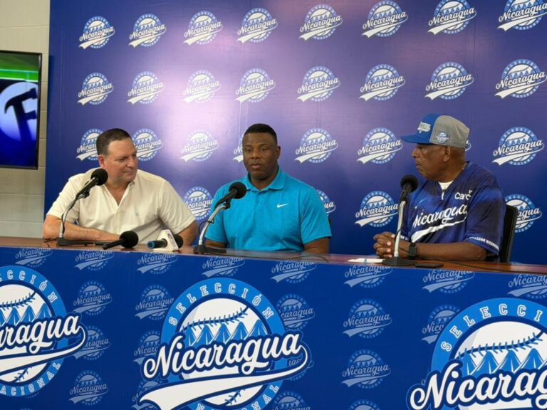 Ken Griffey Jr. impresionado por Estadio Soberanía en Managua