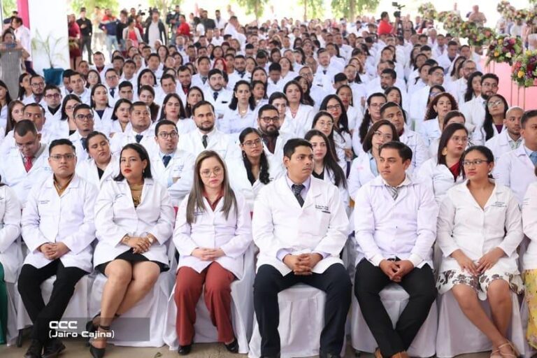 Nicaragua gradúa 217 nuevos especialistas de Salud
