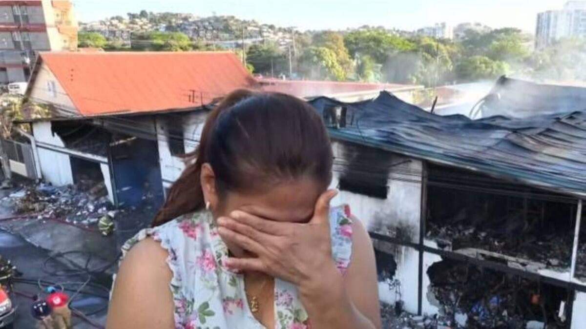La nicaragüense Ana Mercedes Fernández llora la muerte de su esposo