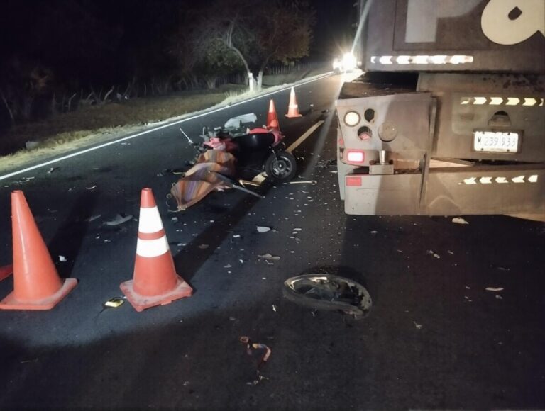 Colisión entre moto y grúa deja un muerto en La Paz Centro