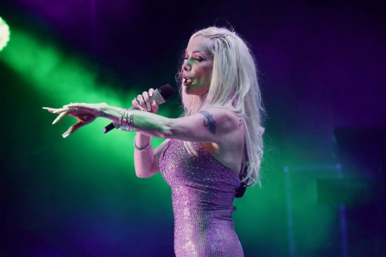 Marisela recibe críticas en pleno concierto por fallas de sonido en pleno concierto en México