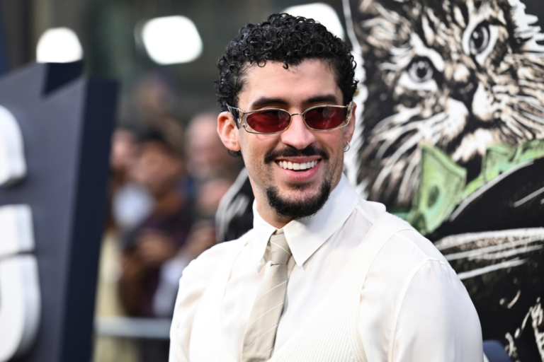 Bad Bunny hace negociaciones para unirse a Tom Hanks en nuevo drama de béisbol