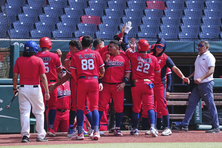 Los dantos buscan pase a la final de la Champions de béisbol ante los Kane country cougars