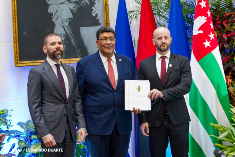 Nuevo embajador de Abjasia presenta copia de estilo en Managua