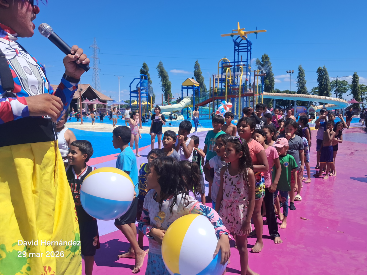 Familias capitalinas disfrutan inicio de verano en el Parque Acuático Xolotlán