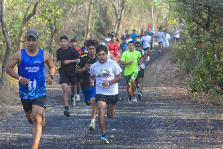 Más de 300 atletas protagonizan carrera en el Parque Nacional Volcán Masaya