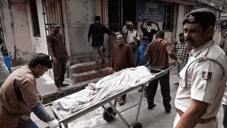 Incendio en hospital de India deja 10 muertos en unidad de cuidados intensivos