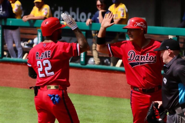 Los Dantos arrollan a Los Brothers en la Champions de béisbol