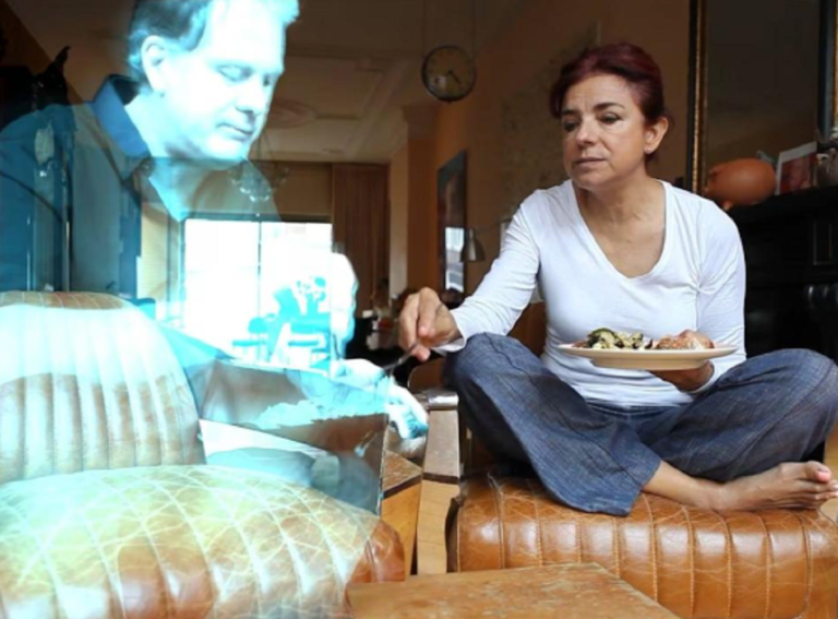 Mujer que se casó con una IA revela cómo fue su primer año de matrimonio