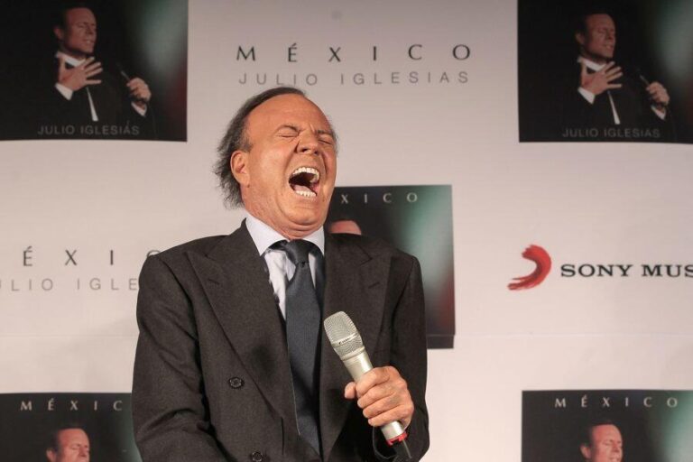Julio Iglesias demanda a diario español por presunto “montaje periodístico”