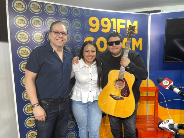 Larry Emerson visita la cabina de Tu Nueva Radio Ya e invita al espectáculo “La historia del rock”