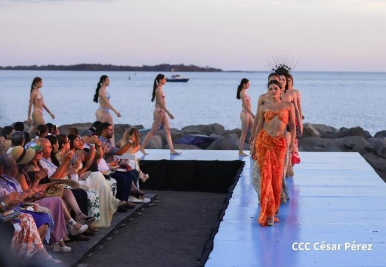 Nicaragua Diseña y Chinandega Moda deslumbran en pasarela frente al mar