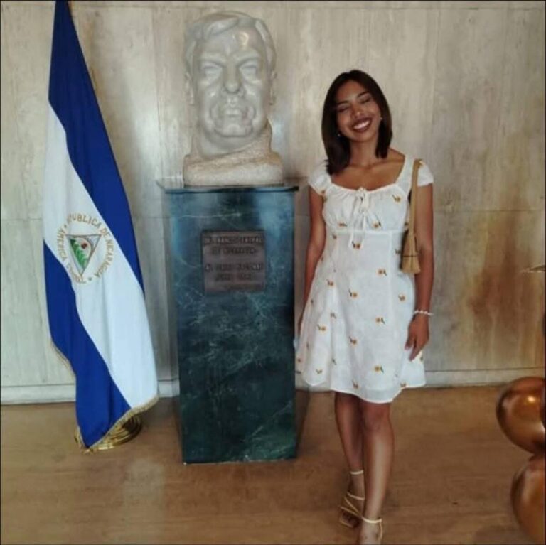 Una jovencita murió y 7 más resultaron lesionadas en vuelco de camioneta en La Conquista