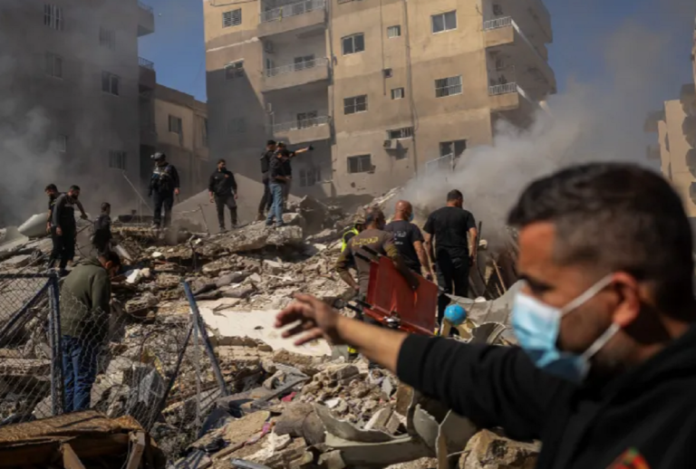 Devastadores ataques de Israel dejan casi 300 personas muertas en Líbano