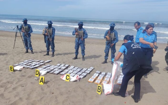 Ejército incauta 82 tacos de cocaína tras balacera en Managua