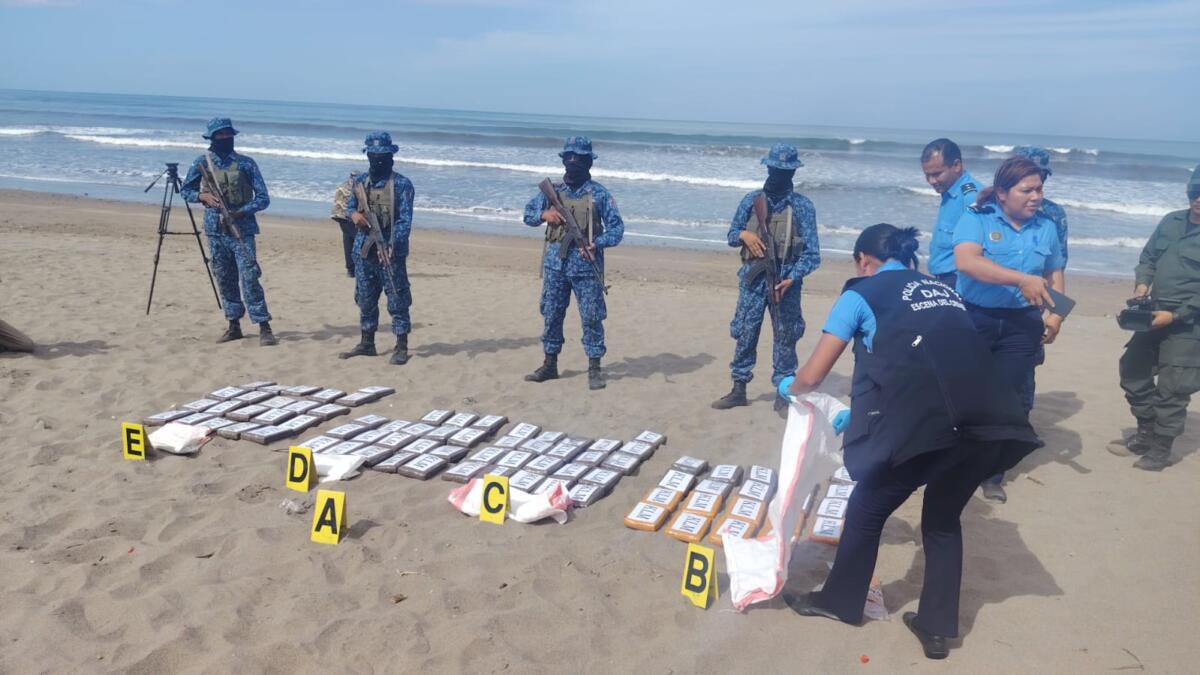 Ejército incauta 82 tacos de cocaína tras balacera en Managua